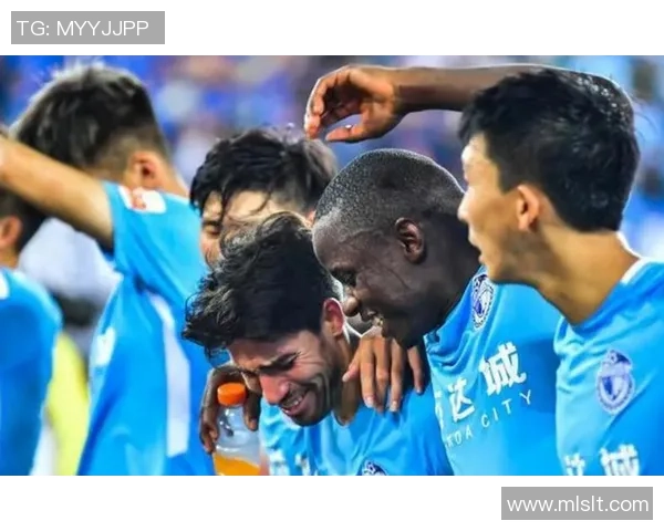 大连队迎战广东富力全力争胜展现球队实力与斗志